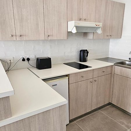 Les Palmiers Sunorama Beach Apartments Larnaca Exterior photo